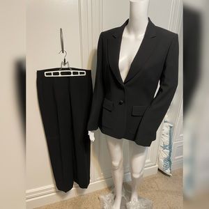 Tahari Buisness Suit
